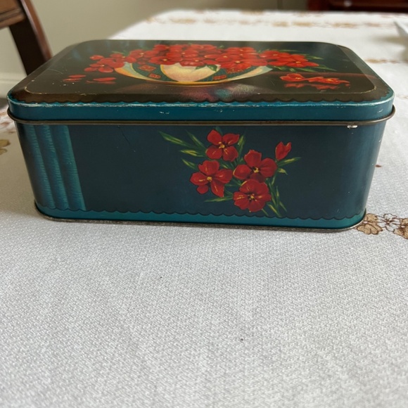 Vintage McVitie & Price Biscuit Tin - Picture 2 of 10